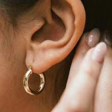 Load image into Gallery viewer, Soma Hoops